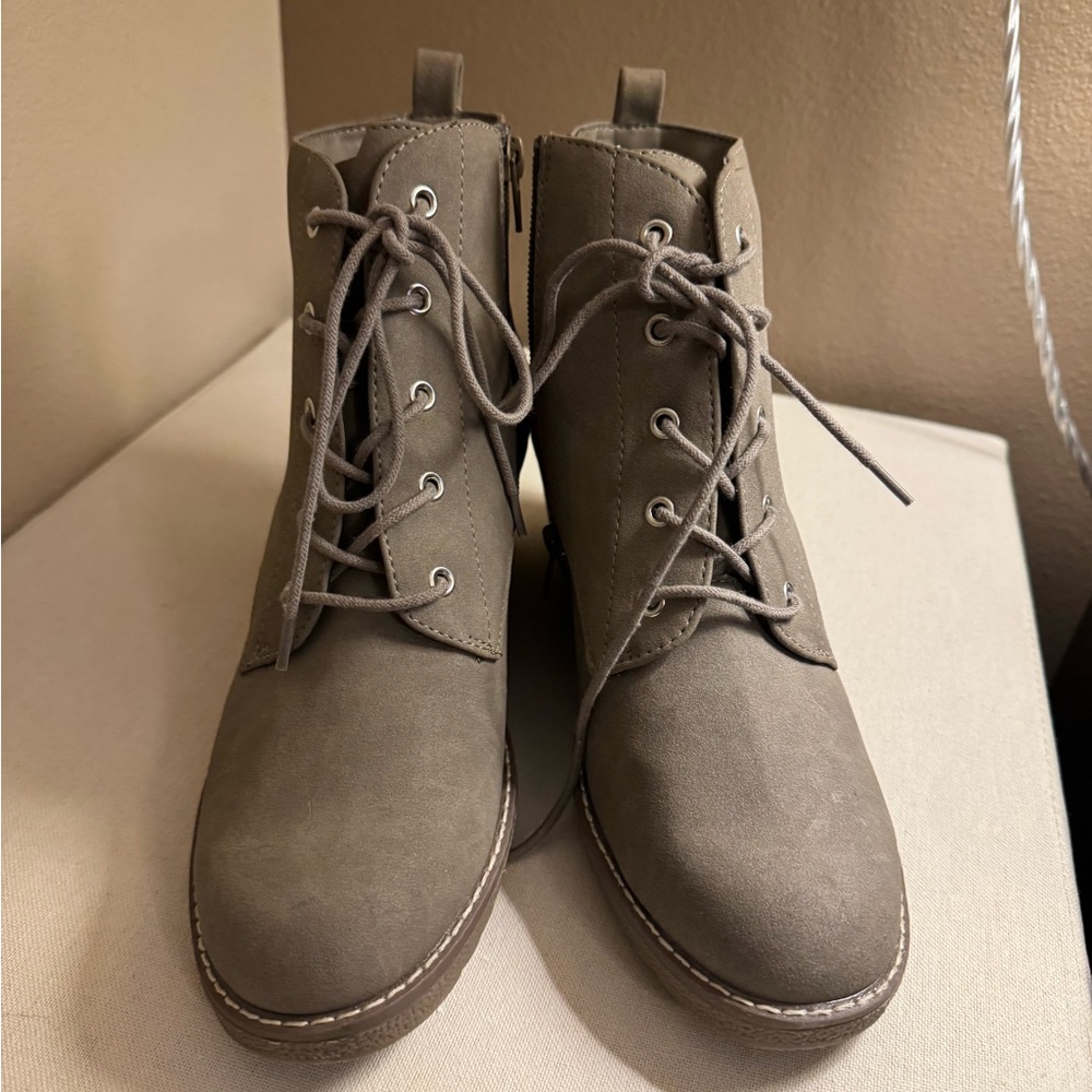 A.N.A. Size 9 
Taupe